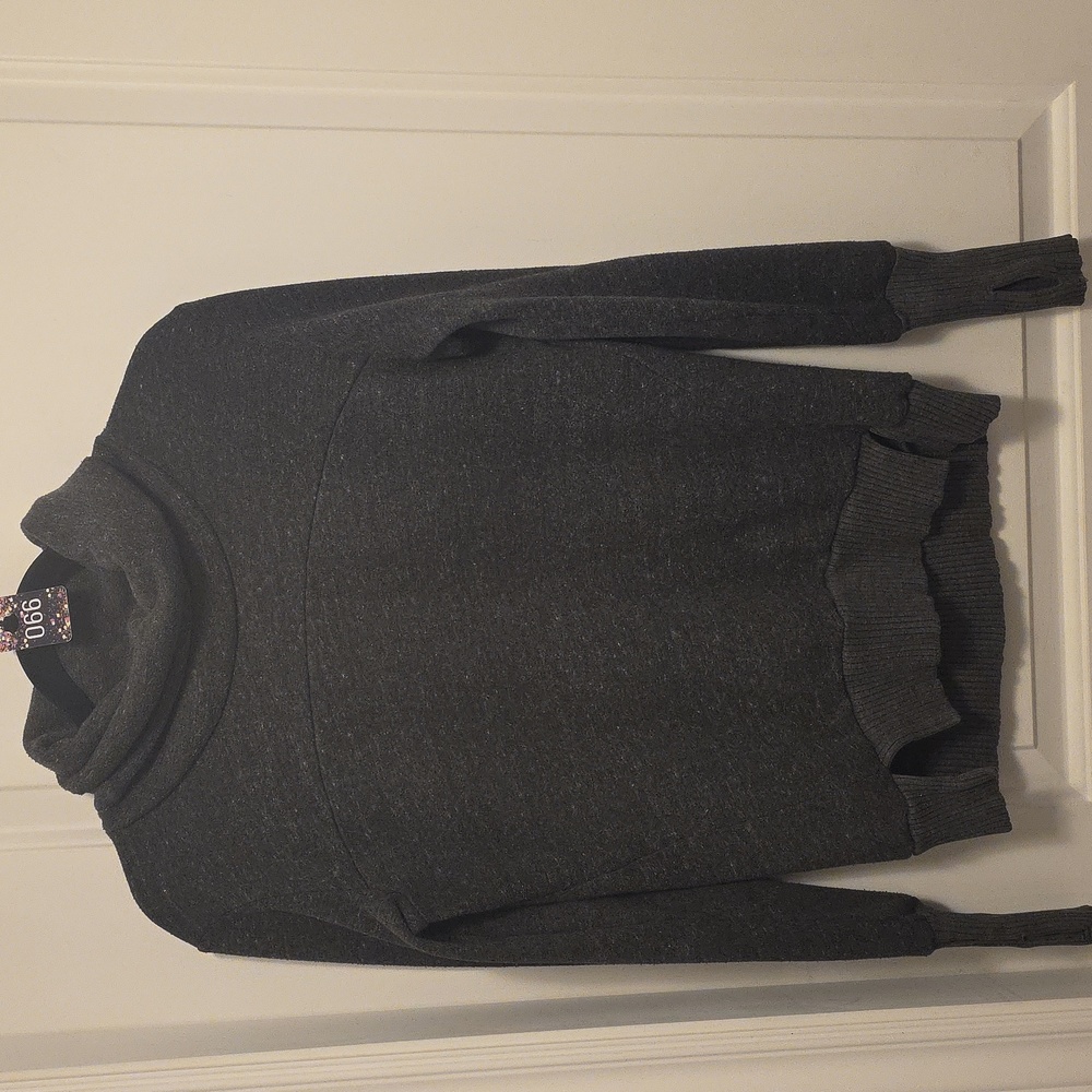 #66 Grey ALO Sweatshirt Size S, 19" P2P *small hole on cuff